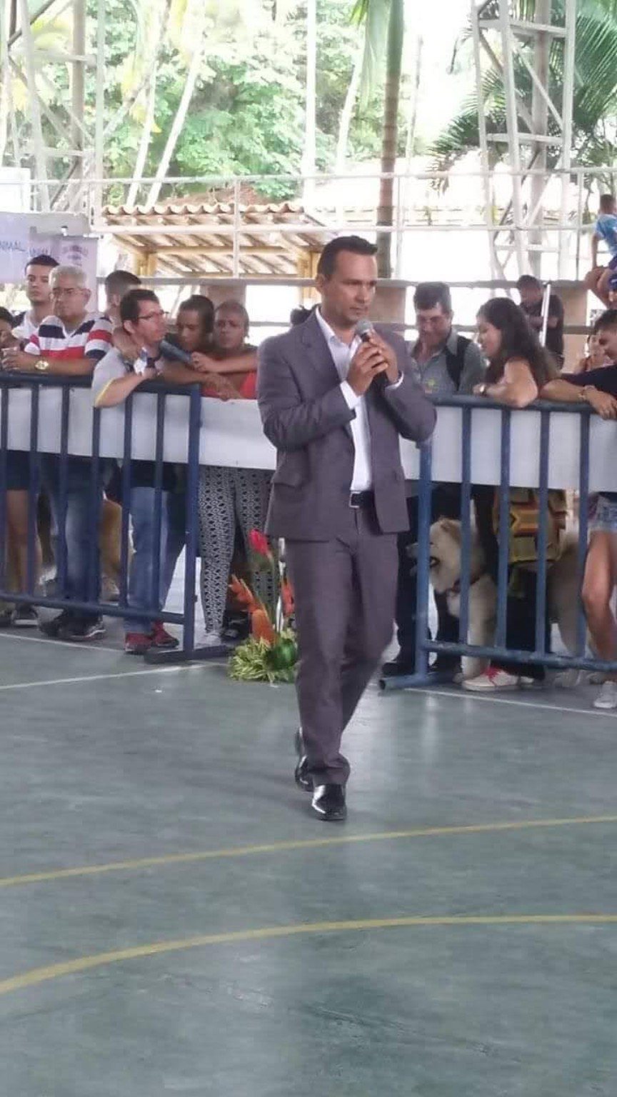 Alex Salazar en evento público